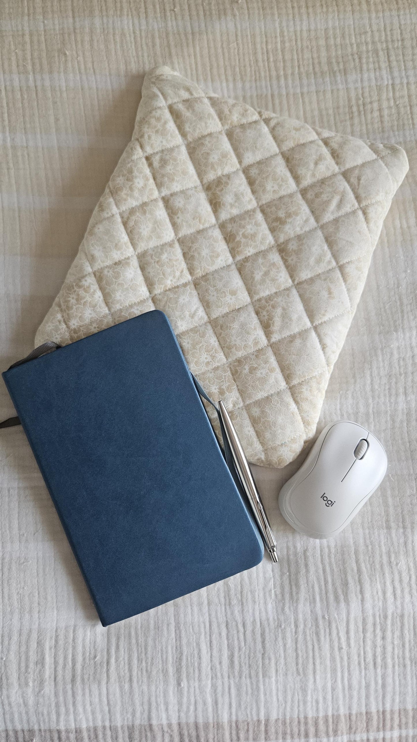 Laptop Sleeve, Quilted Laptop Sleeve, Green and Beige MacBook Sleeve, Aesthetic Laptop Sleeve, iPad Sleeve, Puffy Laptop Sleeve