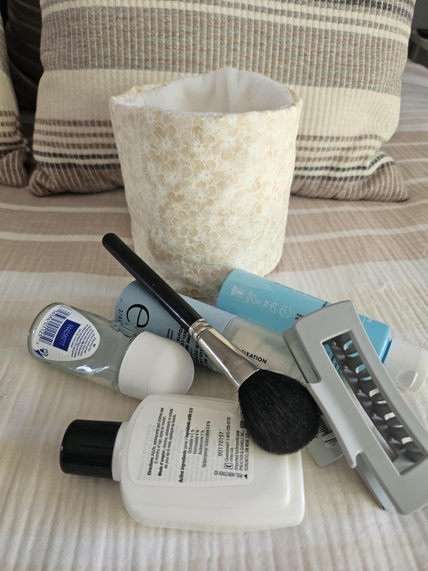 Makeup Organizer Puff Bucket Bag – Floral Terry Makeup Organizer, Cute Vanity & Toiletry Organizer, Travel Pouch for Cosmetics