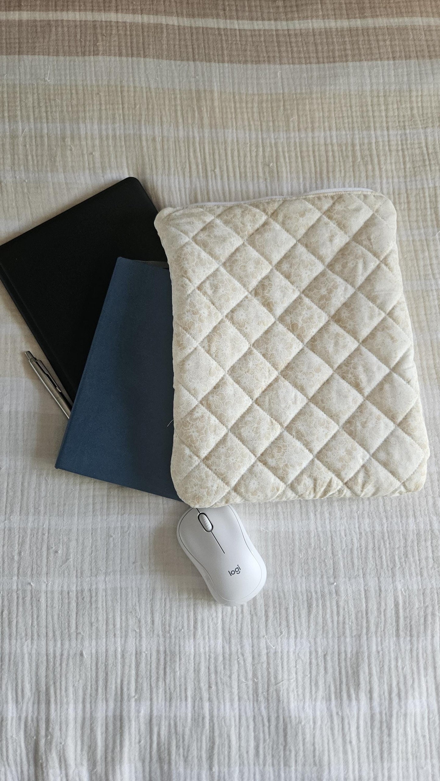 Laptop Sleeve, Quilted Laptop Sleeve, Green and Beige MacBook Sleeve, Aesthetic Laptop Sleeve, iPad Sleeve, Puffy Laptop Sleeve