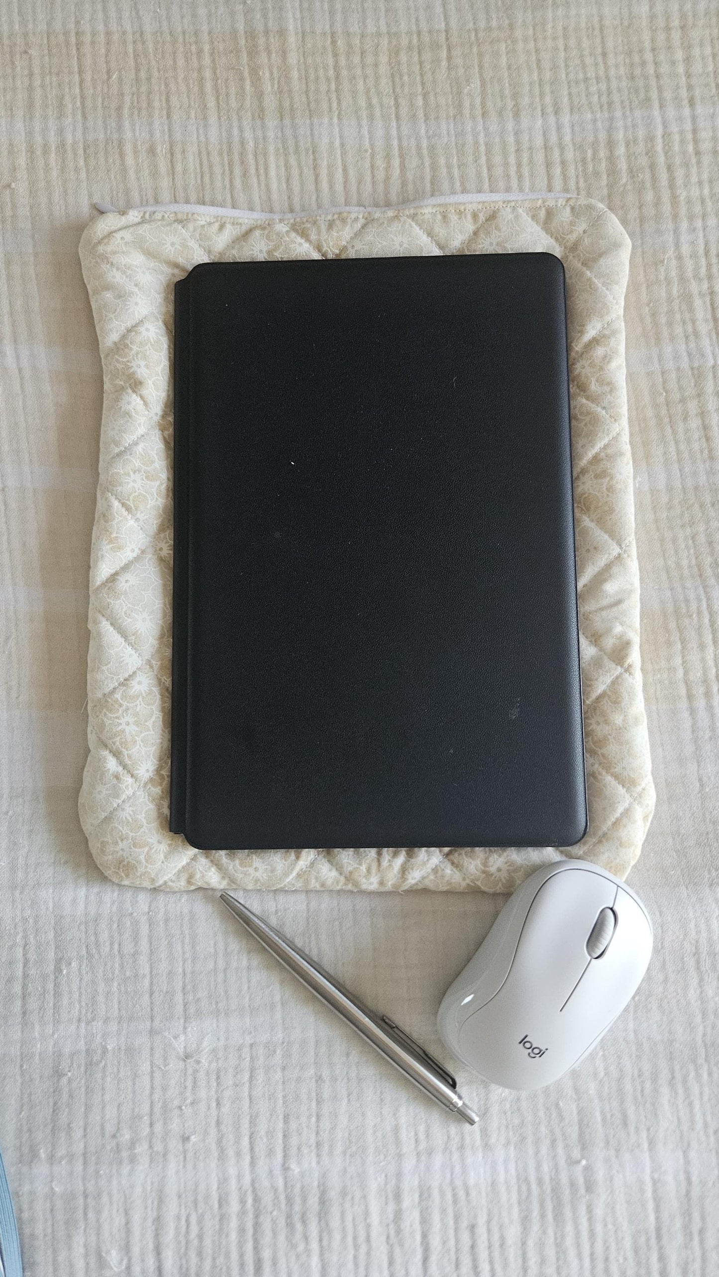 Laptop Sleeve, Quilted Laptop Sleeve, Green and Beige MacBook Sleeve, Aesthetic Laptop Sleeve, iPad Sleeve, Puffy Laptop Sleeve