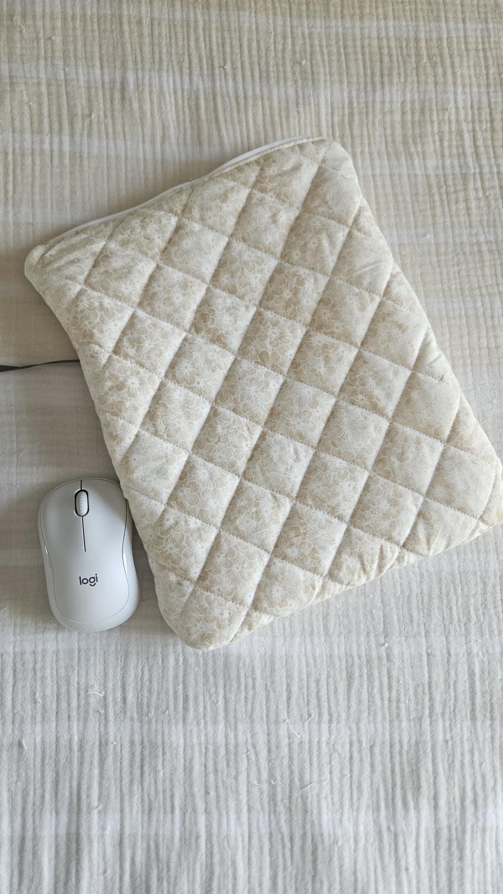 Laptop Sleeve, Quilted Laptop Sleeve, Green and Beige MacBook Sleeve, Aesthetic Laptop Sleeve, iPad Sleeve, Puffy Laptop Sleeve