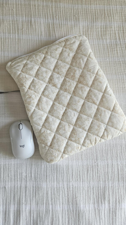 Laptop Sleeve, Quilted Laptop Sleeve, Green and Beige MacBook Sleeve, Aesthetic Laptop Sleeve, iPad Sleeve, Puffy Laptop Sleeve