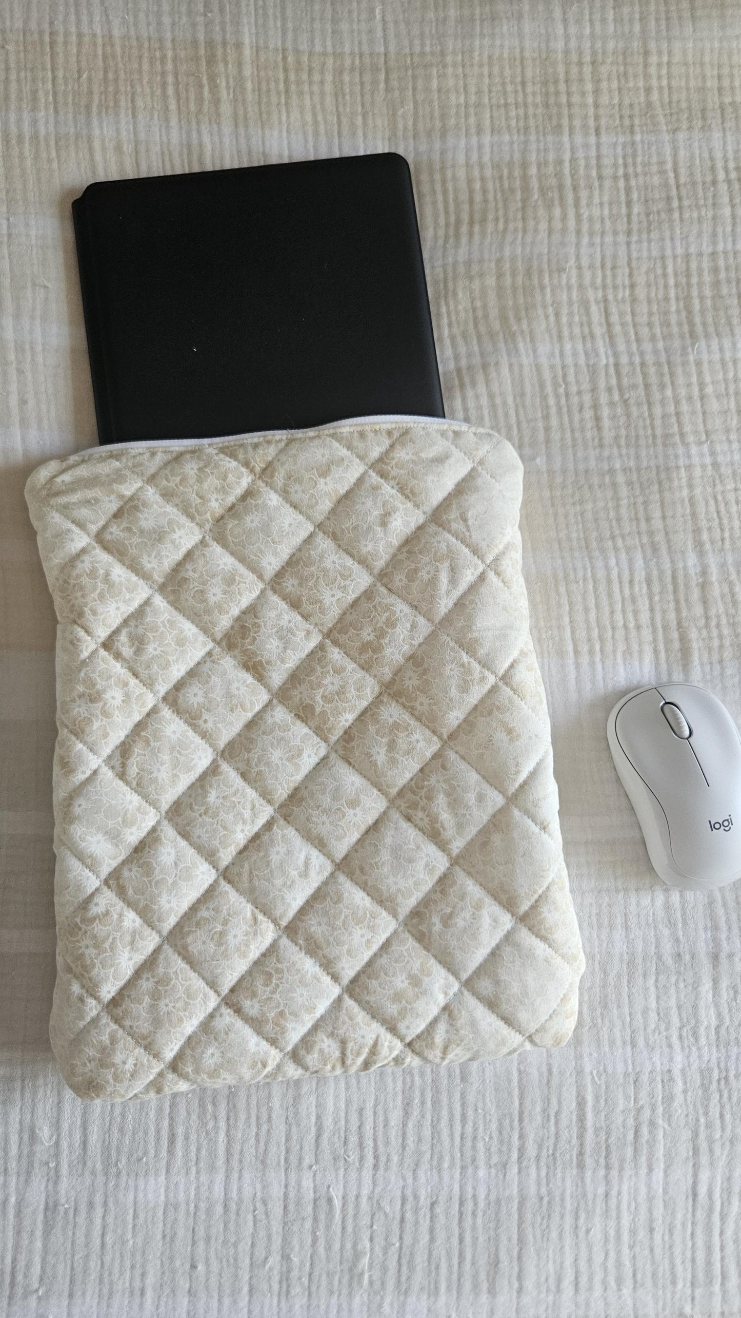 Laptop Sleeve, Quilted Laptop Sleeve, Green and Beige MacBook Sleeve, Aesthetic Laptop Sleeve, iPad Sleeve, Puffy Laptop Sleeve