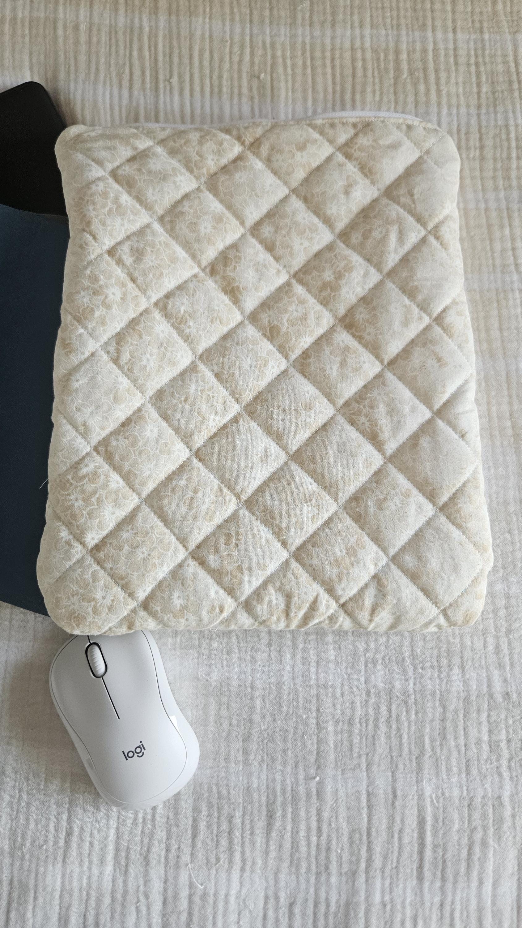 Laptop Sleeve, Quilted Laptop Sleeve, Green and Beige MacBook Sleeve, Aesthetic Laptop Sleeve, iPad Sleeve, Puffy Laptop Sleeve